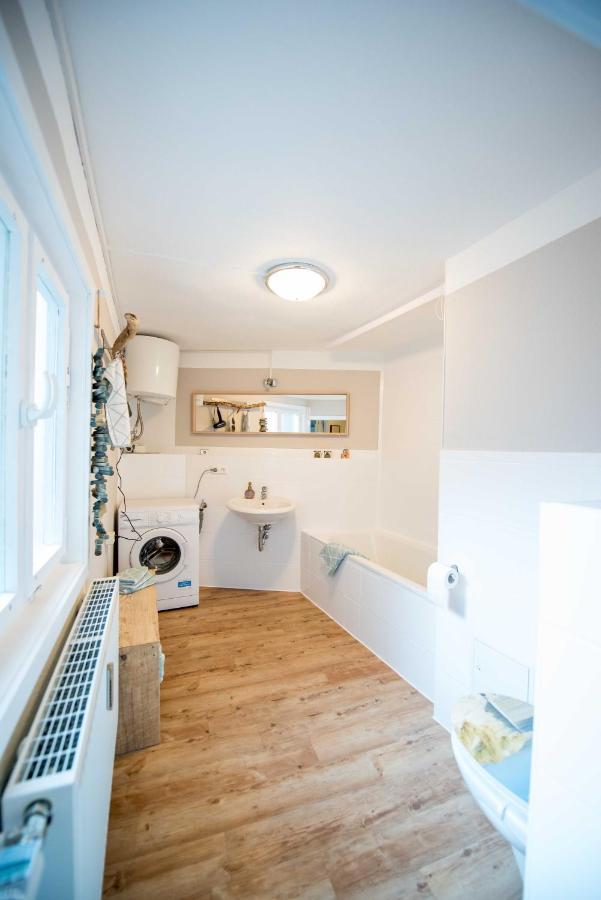 Stilvolle Ferienwohnung Am Historischen Nikolaitor Eisenach Luaran gambar